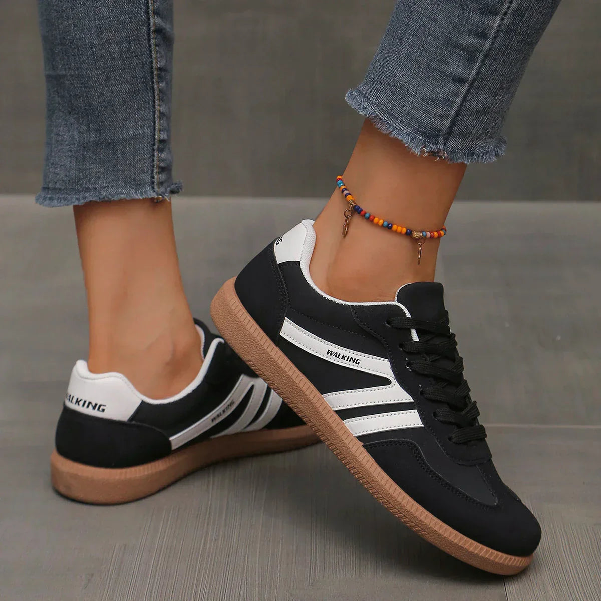 Women's Lace-Up Low-Top Trainers in Leather — Everyday Comfort and Timeless Design for Smart-Casual Wardrobes, Weekend Errands, and Coffee Dates | Koossa