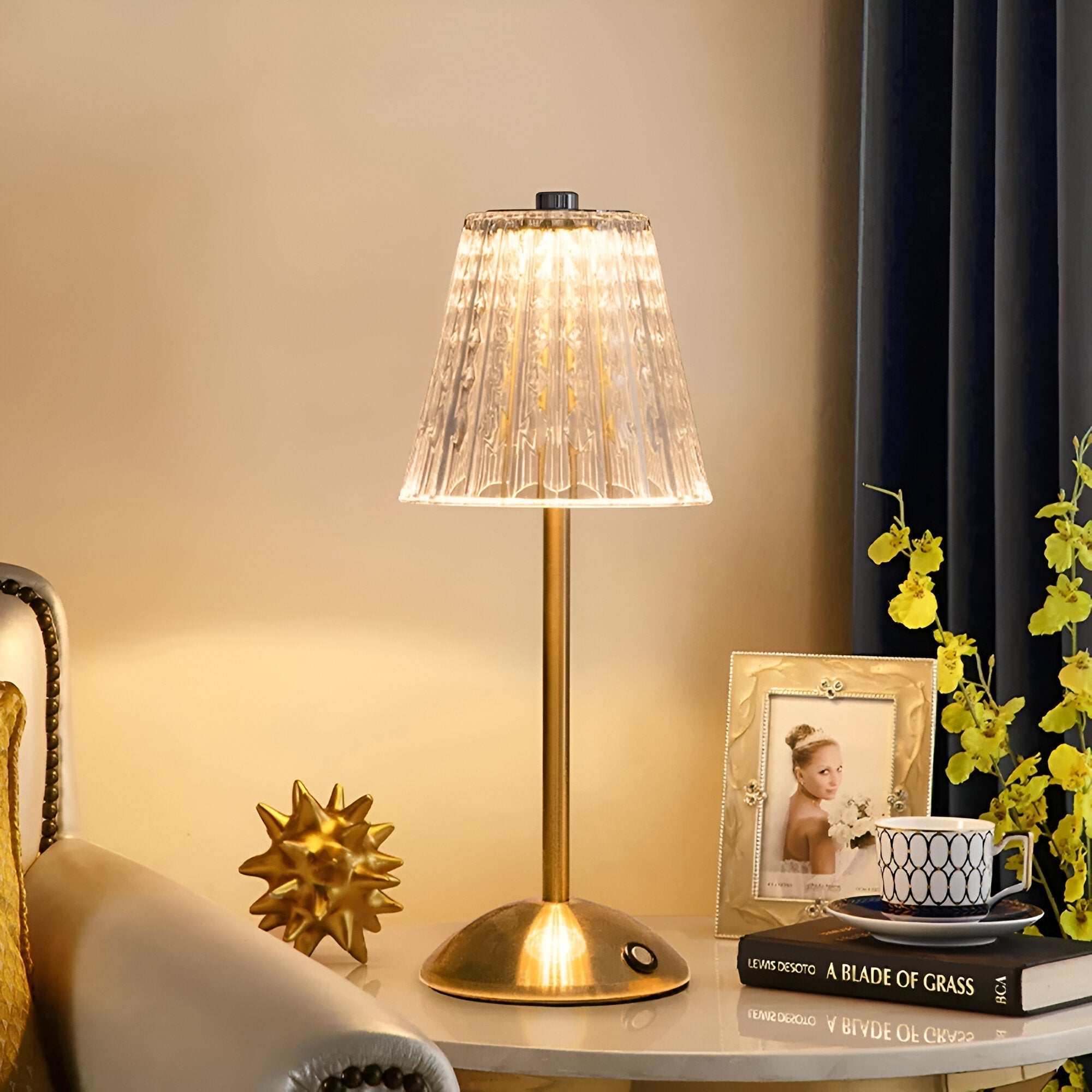 Lampe nomade rechargeable en verre et métal – Trois teintes ajustables tactiles pour table salon et chevet | Koossa