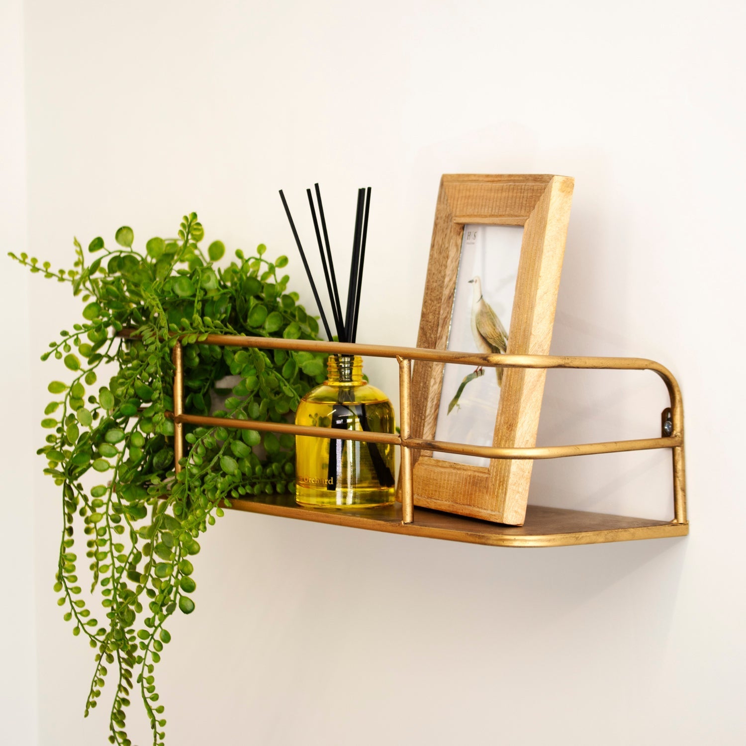 Étagère murale en métal doré brossé 55 cm design industriel moderne cadre filaire pour salon bureau entrée | Koossa