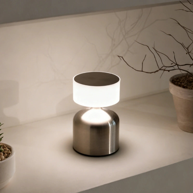 Lampe à poser rechargeable dimmable en métal forgé avec trois températures de couleur LED pour ambiance modulable | Koossa