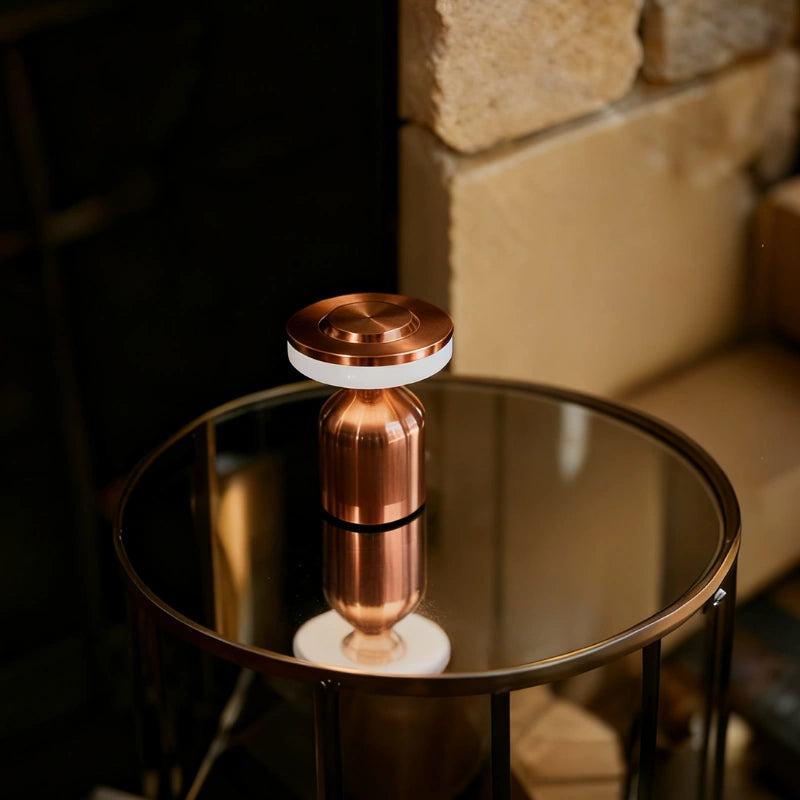 Lampe à poser rechargeable dimmable en métal forgé avec trois températures de couleur LED pour ambiance modulable | Koossa