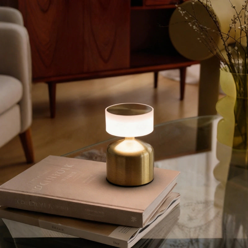 Lampe à poser rechargeable dimmable en métal forgé avec trois températures de couleur LED pour ambiance modulable | Koossa