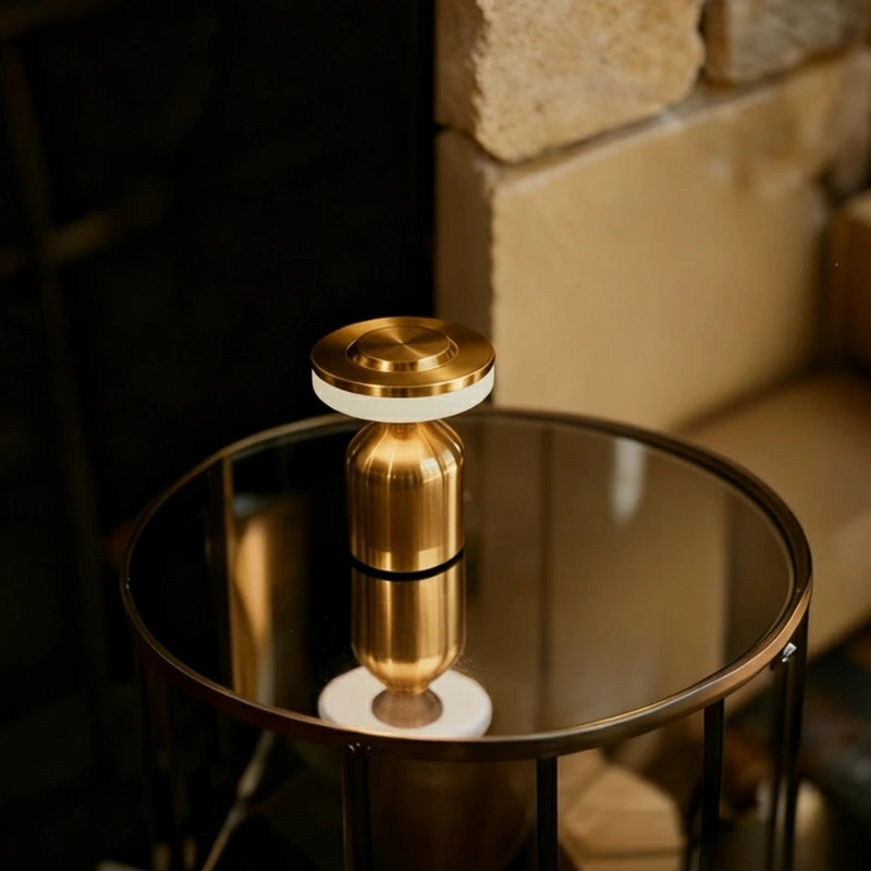 Lampe à poser rechargeable dimmable en métal forgé avec trois températures de couleur LED pour ambiance modulable | Koossa