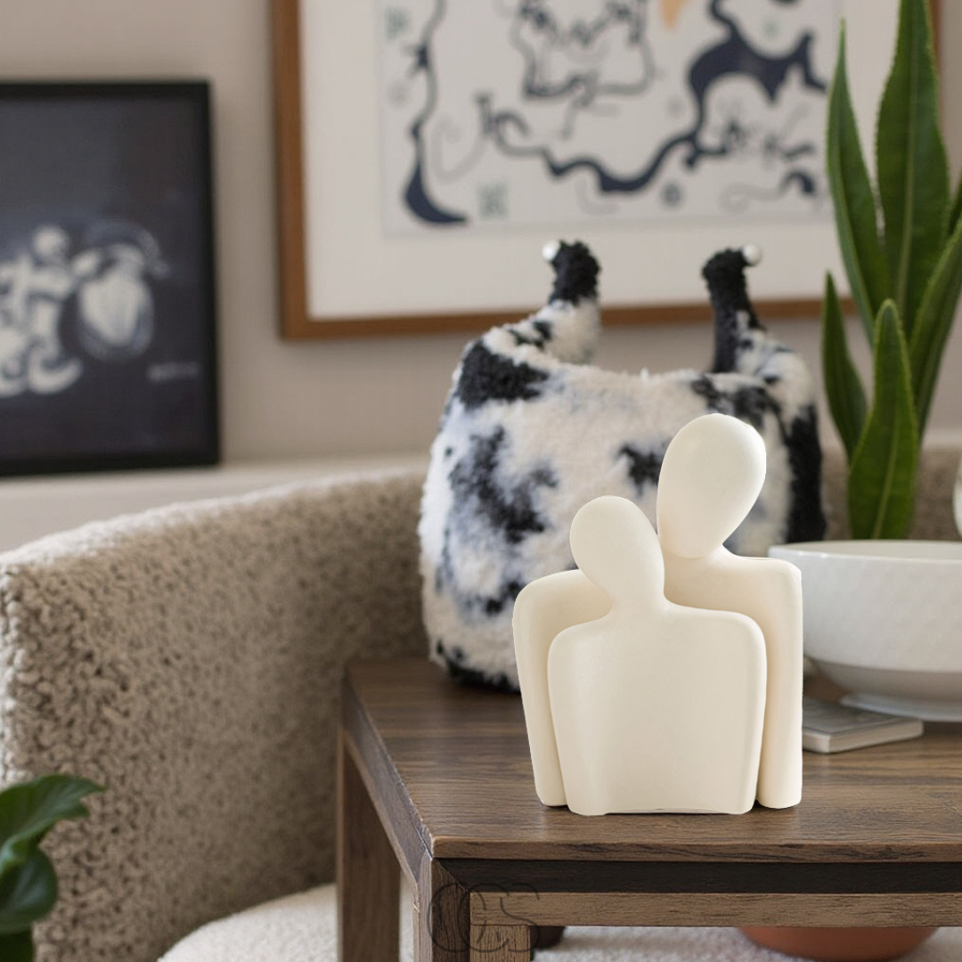 Statuette Couple Enlacé en Céramique Mate – Symbole d'Amour et de Tendresse pour Décoration Intérieure | Koossa