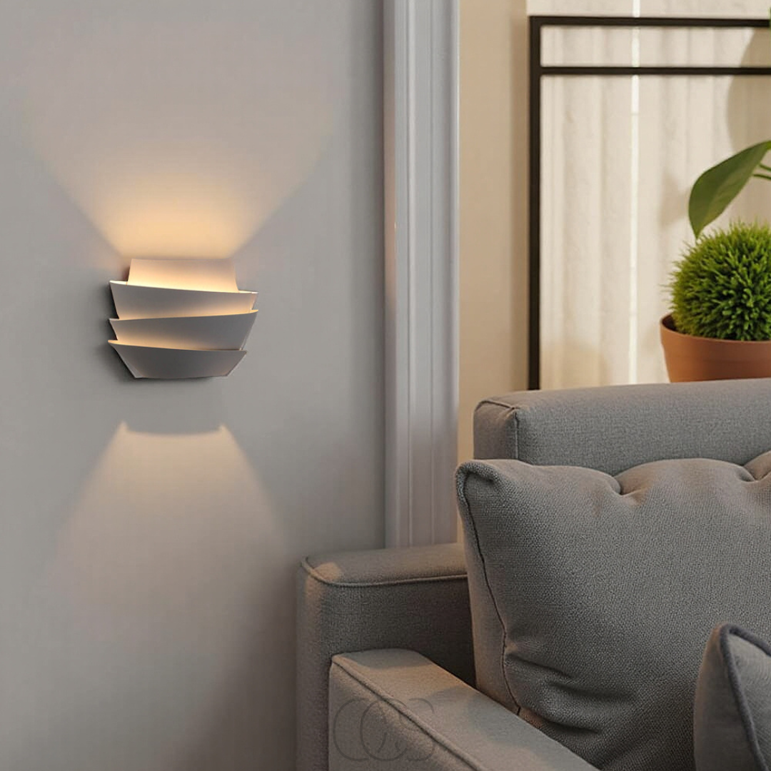 Applique murale double faisceau en fer mat blanc – Éclairage ambiant élégant pour salon chambre couloir | Koossa