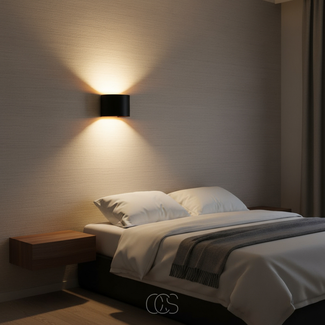 Applique murale aluminium noir et or à faisceau réglable haut bas pour ambiance chaleureuse salon chambre | Koossa