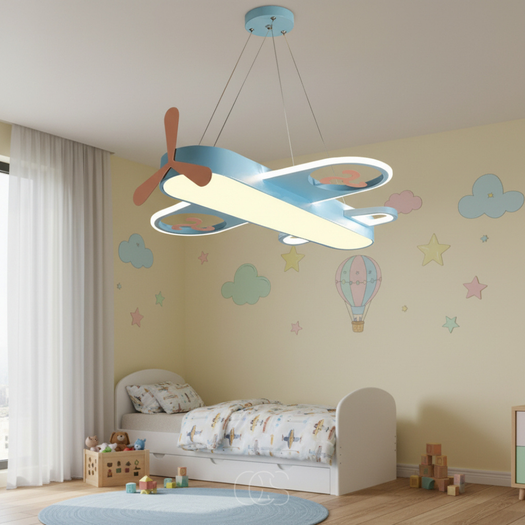 Suspension avion LED dimmable pour chambre d'enfant en fer et acrylique coloré 55 cm luminaire ludique déco | Koossa