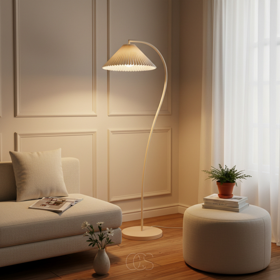 Lampadaire arc textile plissé beige 152 cm salon lecture E27 ambiance chaleureuse élégante fauteuil chambre | Koossa