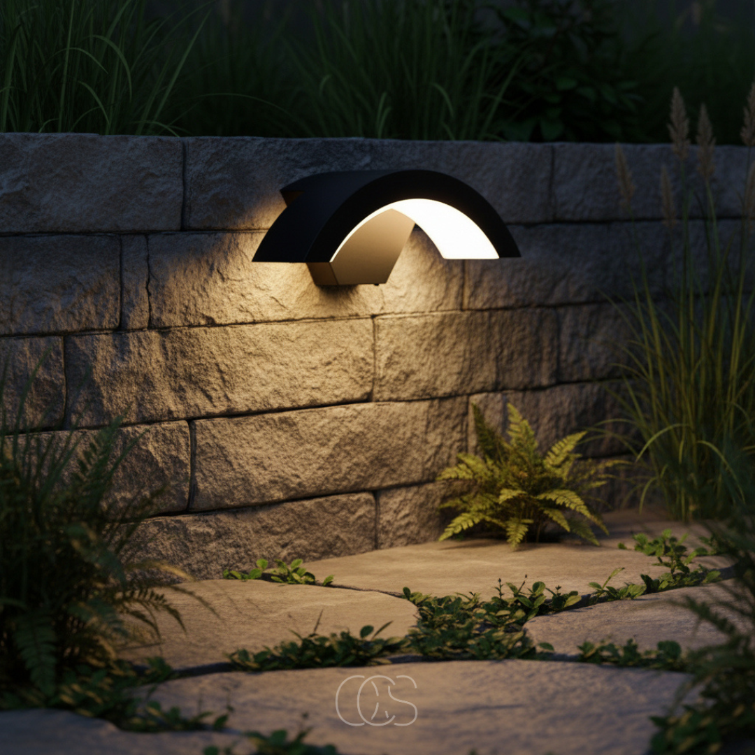 Applique murale extérieure demi-arche avec détecteur de mouvement LED 800 lumens IP65 en aluminium noir jardin | Koossa