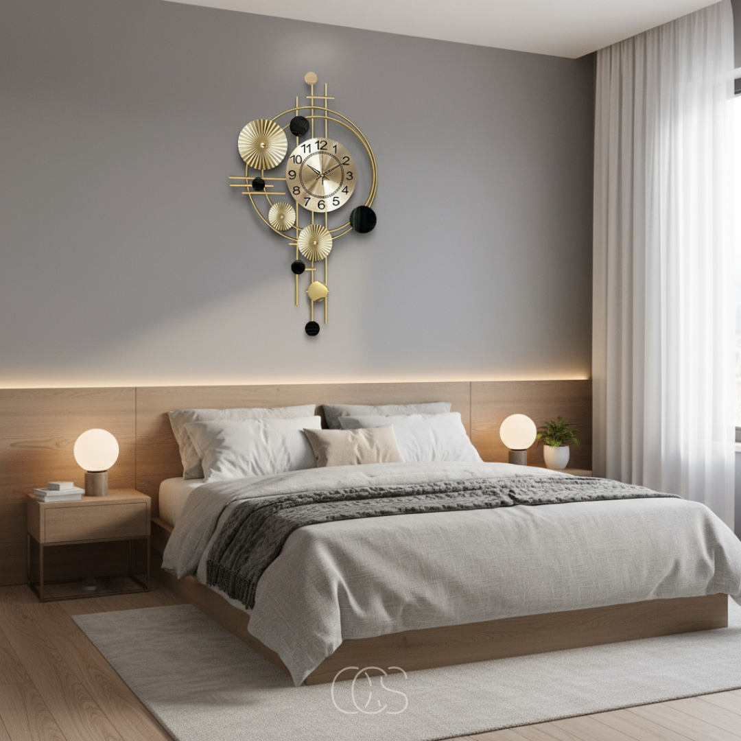 Horloge murale métallique design 78 cm silencieuse dorée moderne industrielle décoration intérieure élégante | Koossa