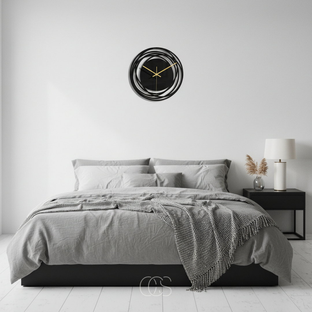 Horloge murale silencieuse noire Ø 30 cm finition cristal quartz précis décoration intérieur moderne élégant | Koossa