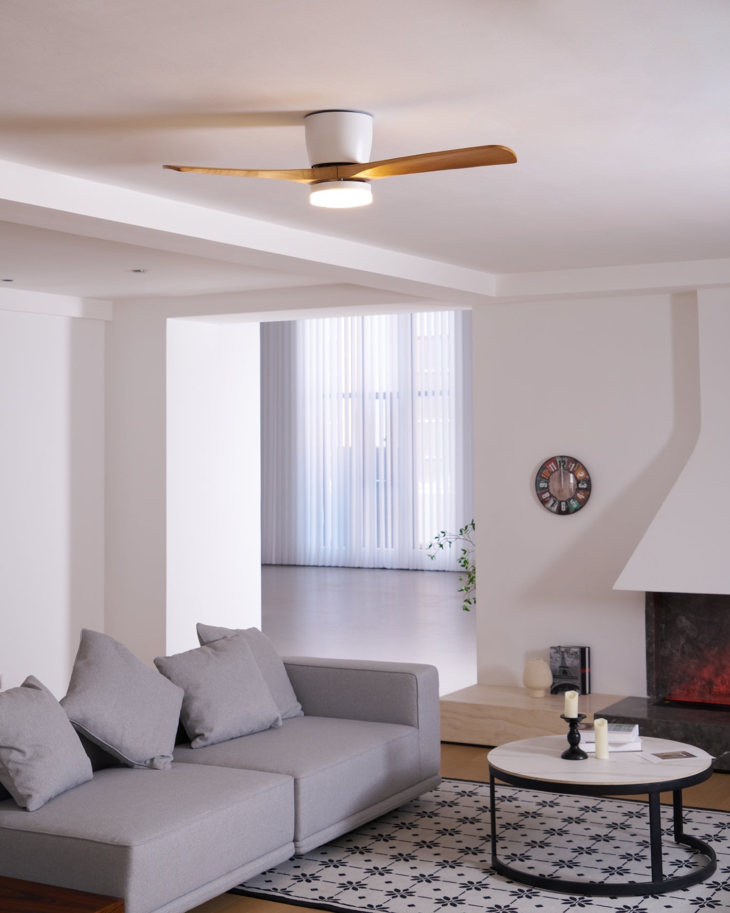 Ventilateur de plafond lumineux lames bois naturel design nordique silencieux économe chambre salon moderne | Koossa