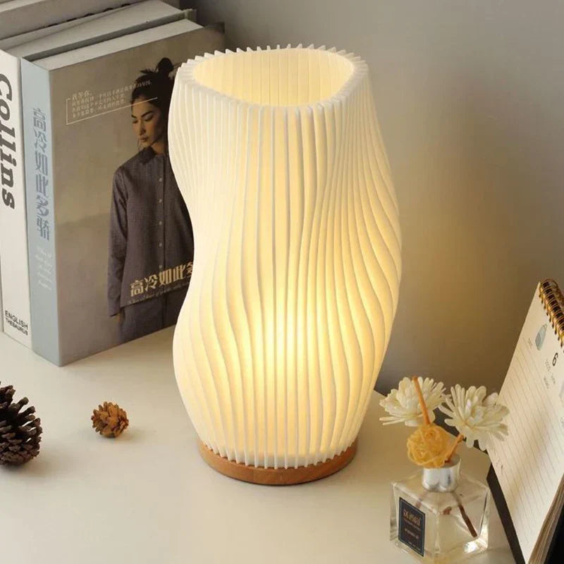 Lampe à poser en verre ondulé et fer dimmable E14 LED éclairage décoratif chambre salon design sculptural | Koossa
