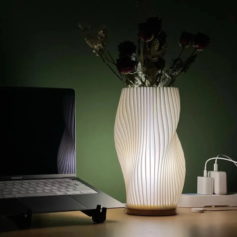 Lampe à poser en verre ondulé et fer dimmable E14 LED éclairage décoratif chambre salon design sculptural | Koossa