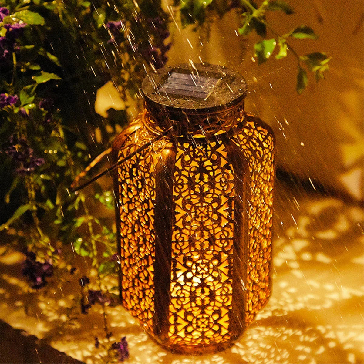 Lanterne solaire décorative en fer couleur cuivre motif oriental pour jardin terrasse balcon autonomie 8–10 h | Koossa
