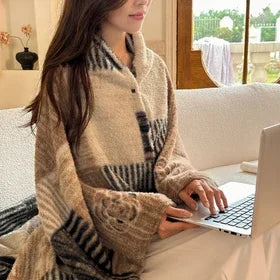 Plush Throw Blanket Plaid Wearable with Pockets Soft Fleece for Couch Bed Travel Fall Winter Home Decor | Lonoma
