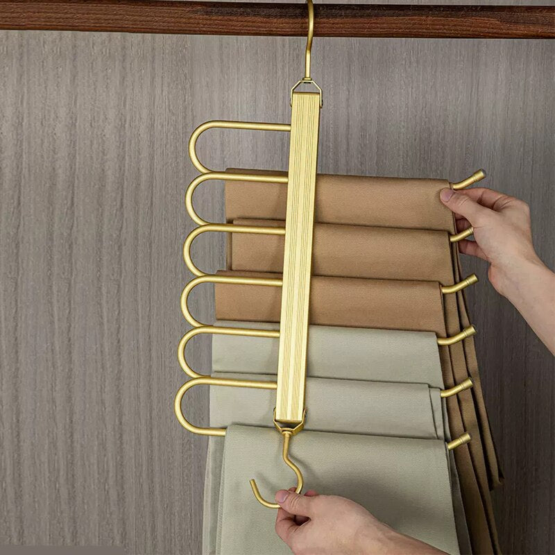 Cintre porte-pantalons pivotant en aluminium doré pour 6 pantalons avec barres antidérapantes gain de place | Koossa