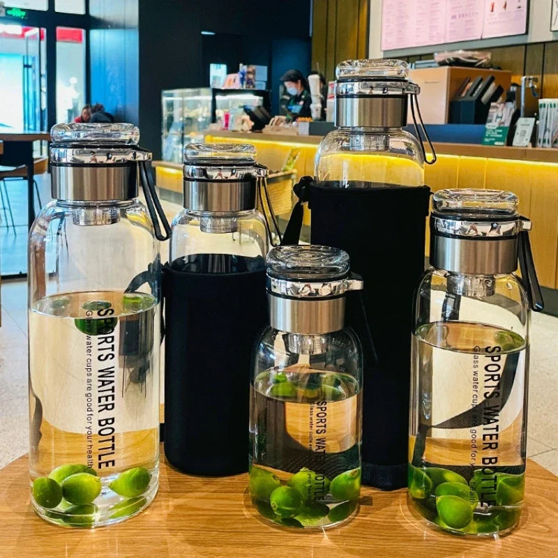 Carafe transparente 2 litres pour eau jus et lait – Contenant polyvalent avec couvercle étanche cuisine | Koossa