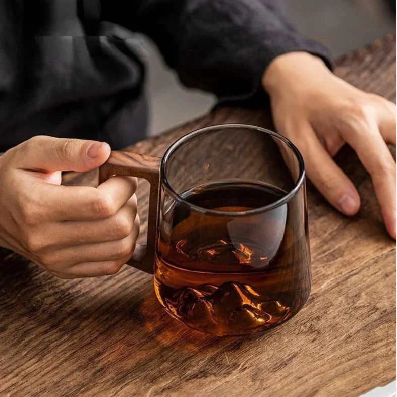 Tasse en verre double paroi 300 ml motif montagne et poignée bois pour café thé boissons chaudes froides | Koossa