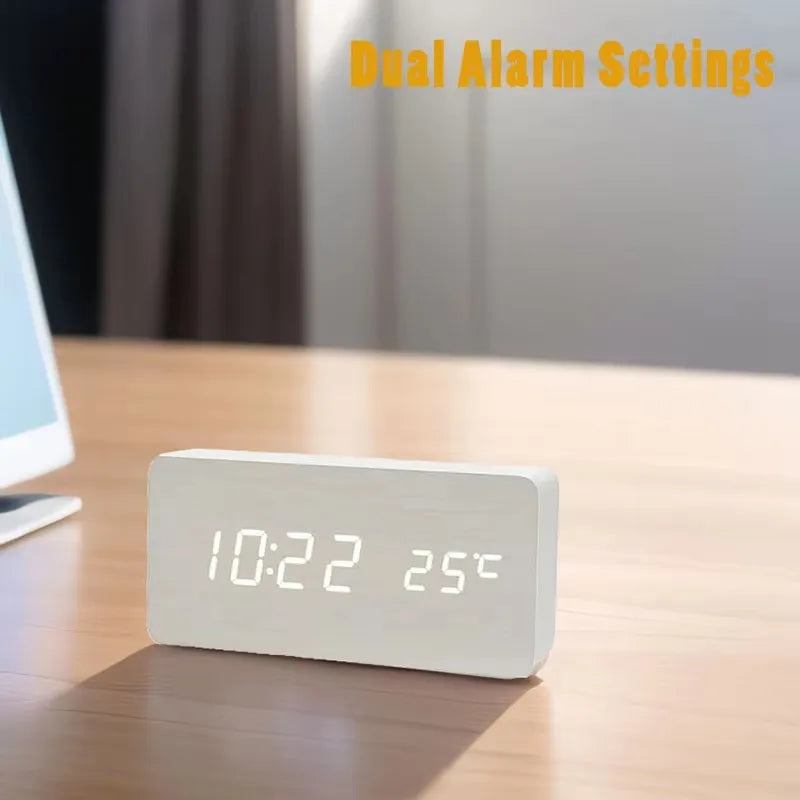 Horloge numérique LED finition bois avec température alarmes multiples fonction snooze pour chambre bureau | Koossa