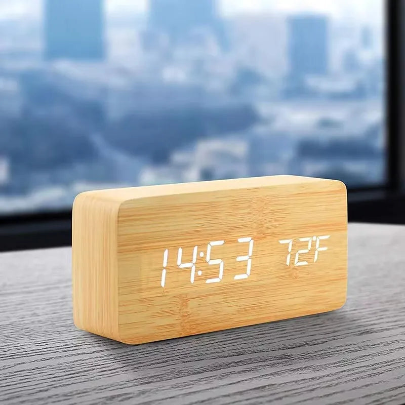 Horloge numérique LED finition bois avec température alarmes multiples fonction snooze pour chambre bureau | Koossa