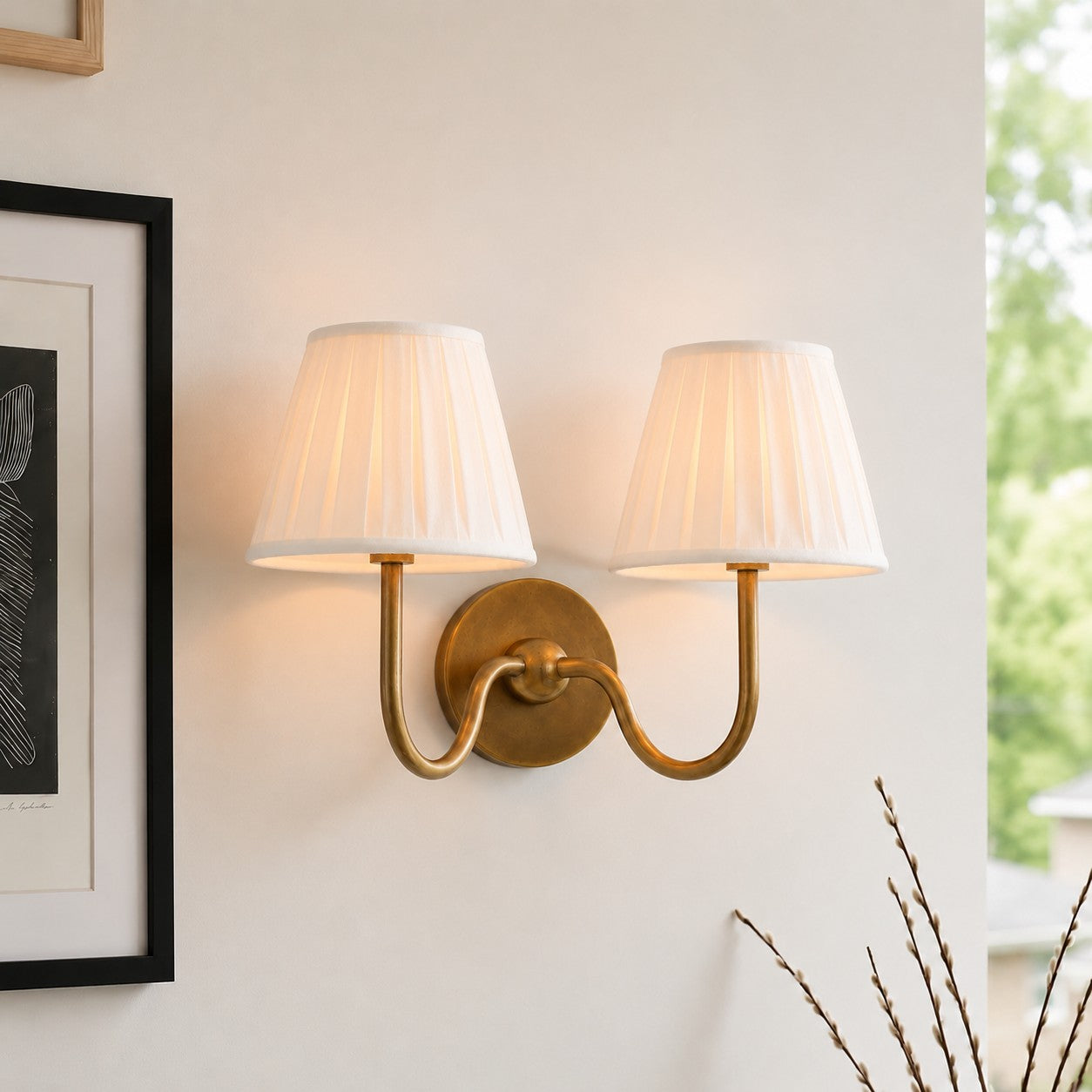 Applique murale élégante à abat-jour plissé en tissu – Éclairage classique et raffiné pour chambre et salon | Koossa