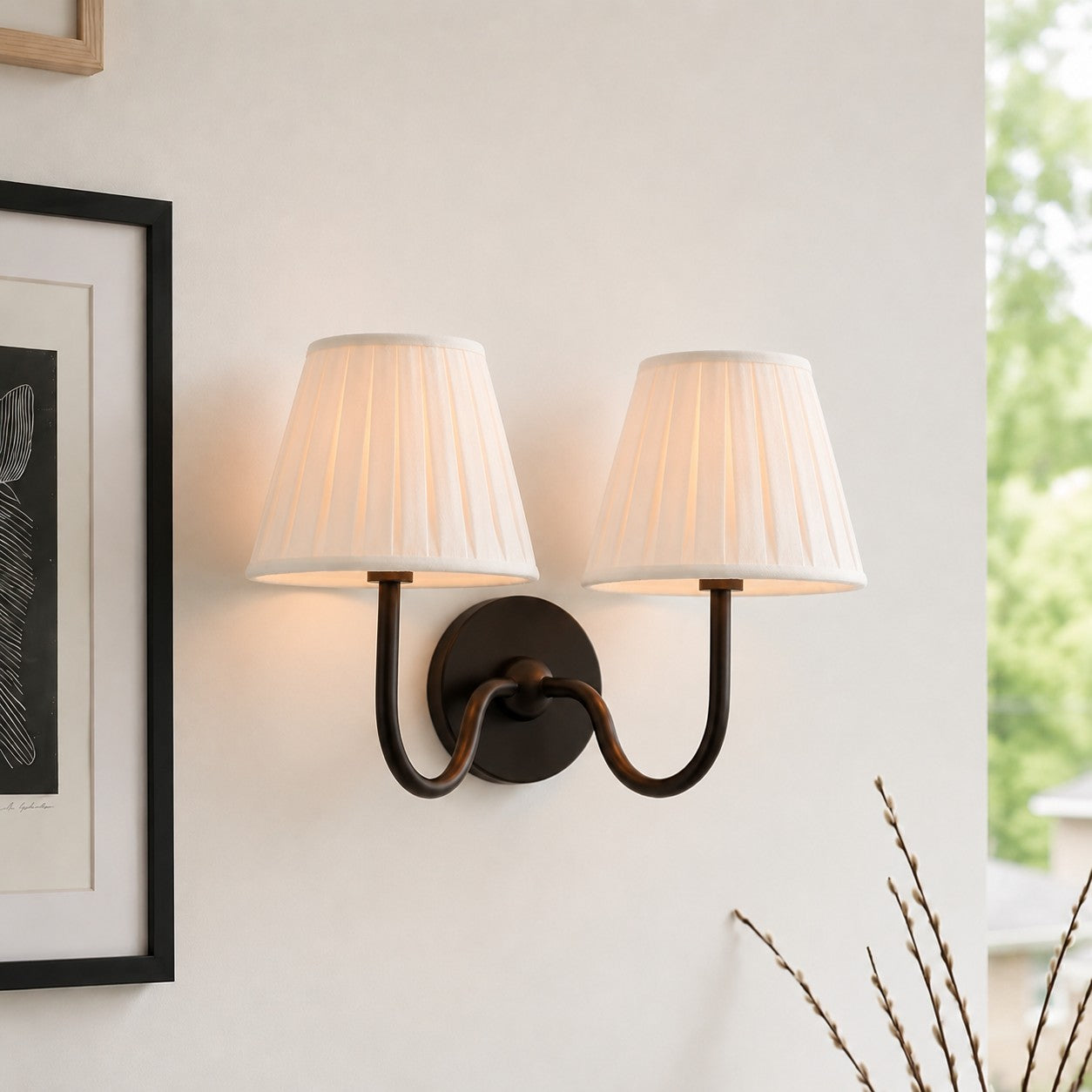 Applique murale élégante à abat-jour plissé en tissu – Éclairage classique et raffiné pour chambre et salon | Koossa