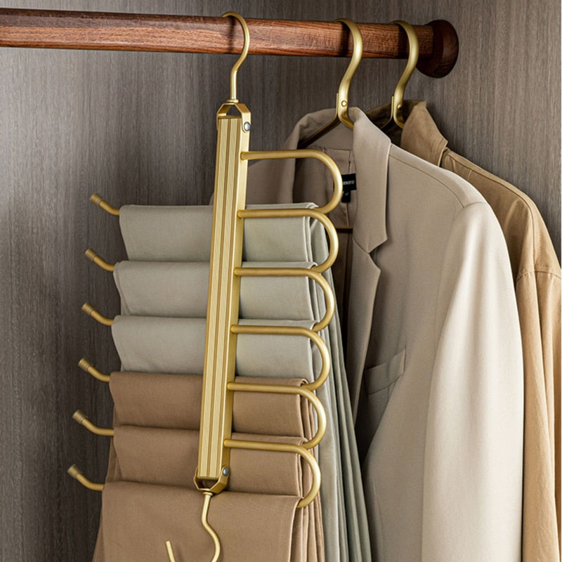Cintre porte-pantalons pivotant en aluminium doré pour 6 pantalons avec barres antidérapantes gain de place | Koossa