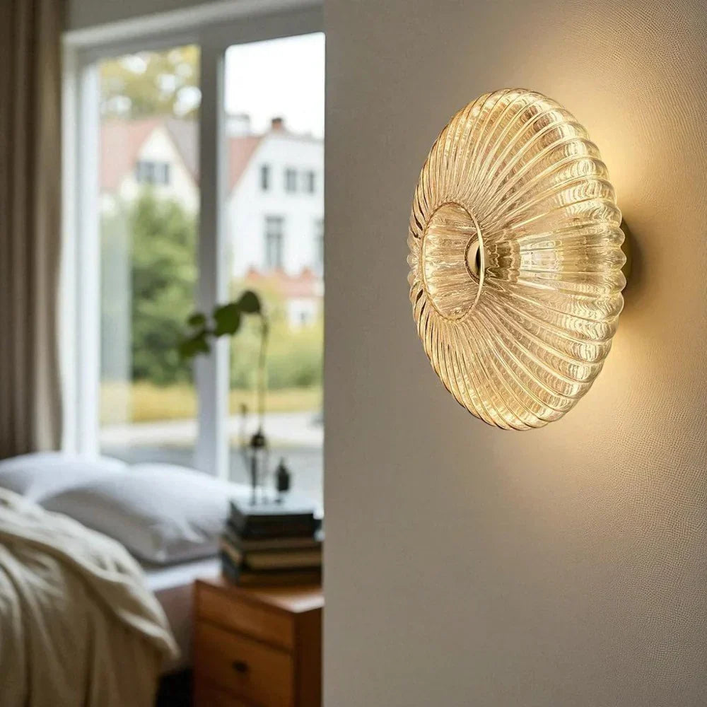 Applique Murale Verre Ambré Cannelé Coquille Dorée Luminaire Décoratif Salon Chambre Intérieur Élégant | Koossa