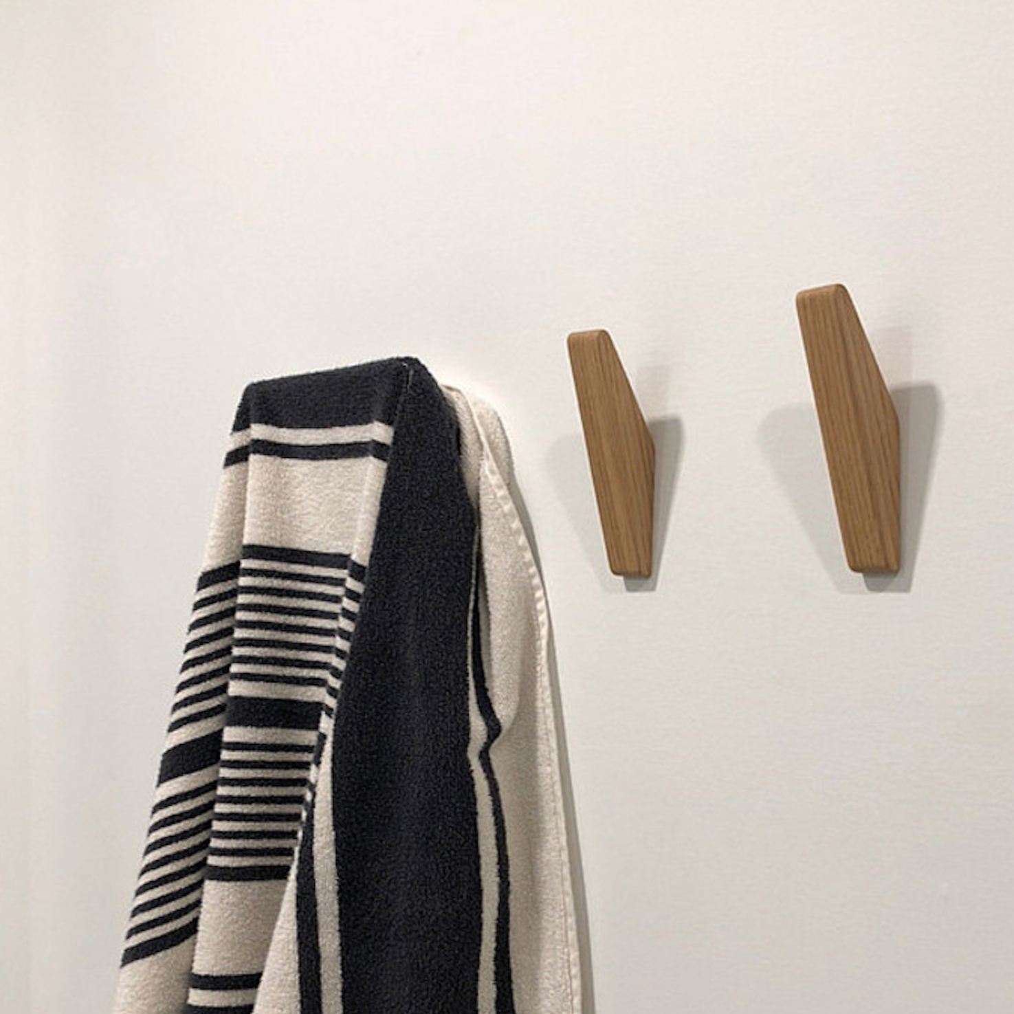 Duo de crochets muraux bois massif 13,5 cm minimaliste entrée salle de bains chambre organisation épurée | Koossa