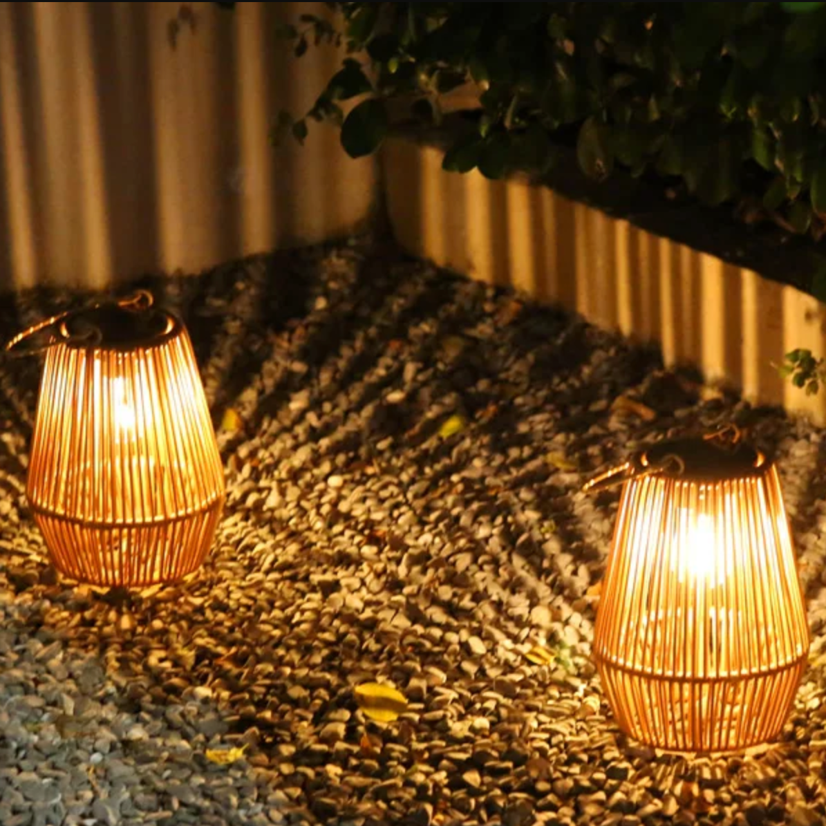 Lanterne solaire tressée LED pour jardin et terrasse étanche IP65 avec capteur crépusculaire automatique | Koossa