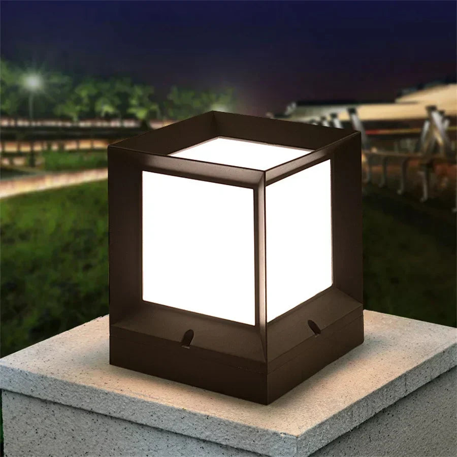 Borne lumineuse extérieure LED 12 W noire moderne pour allée portail jardin éclairage fonctionnel contemporain | Koossa