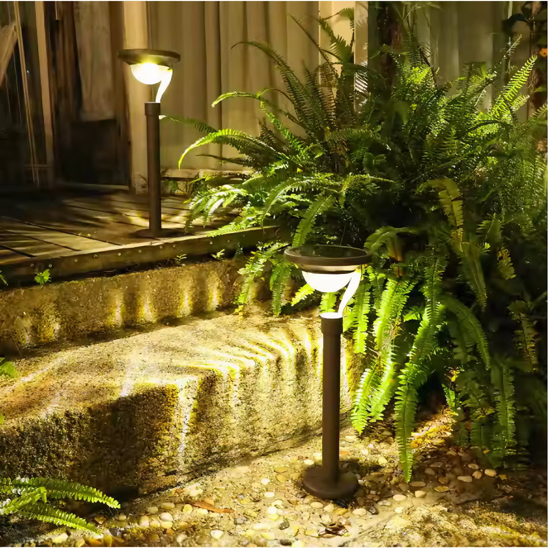 Borne solaire de jardin à détection automatique IP65 avec panneau photovoltaïque pour allée et terrasse | Koossa