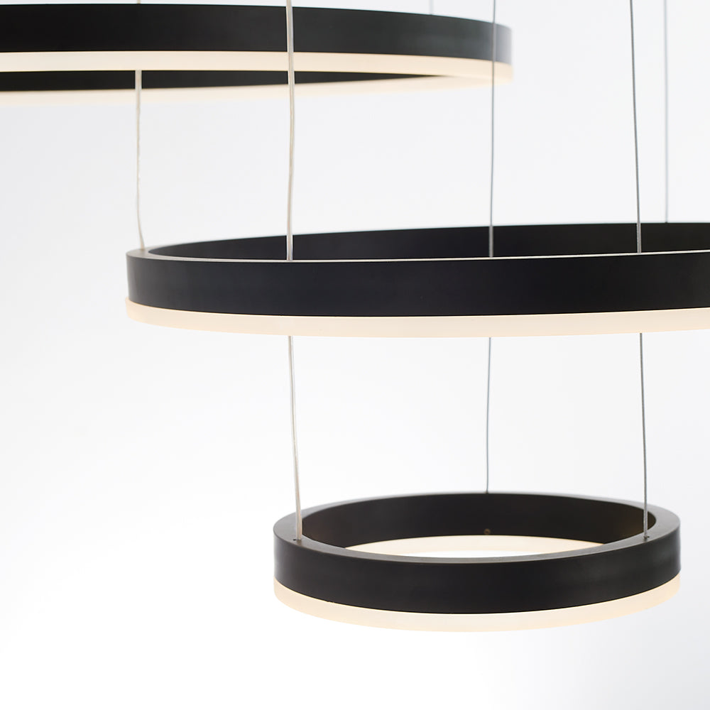 Suspension LED anneaux métalliques dorés, noirs ou café pour salle à manger, salon et chambre moderne | Koossa
