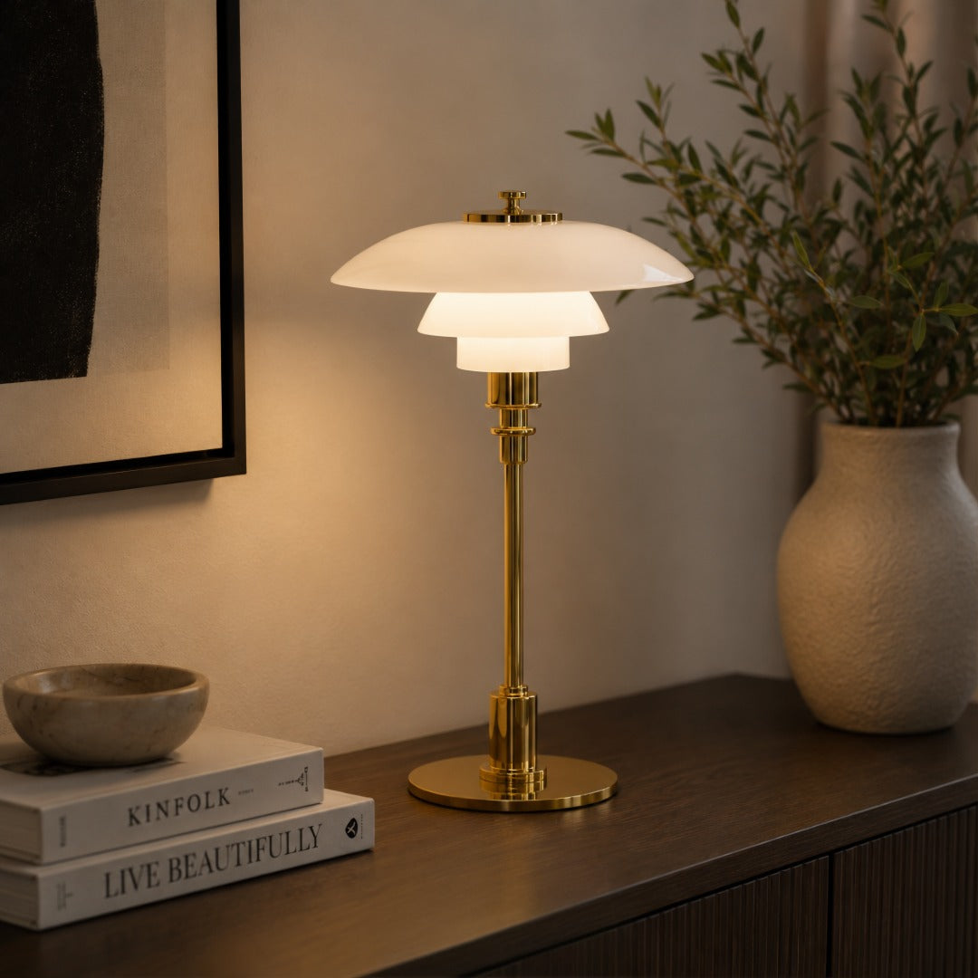 Lampe à poser en verre stratifié et métal doré ou chromé – Design scandinave intemporel pour ambiance chaleureuse | Koossa