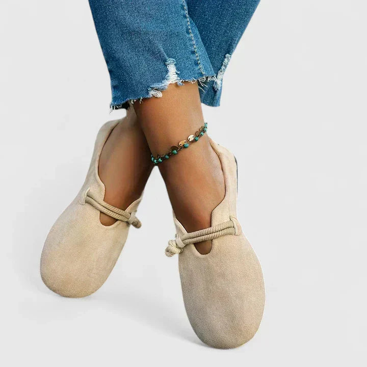 Supportive Lace-Up Leather Loafers in Beige and Black for All-Day Comfort and Refined Style | Koossa