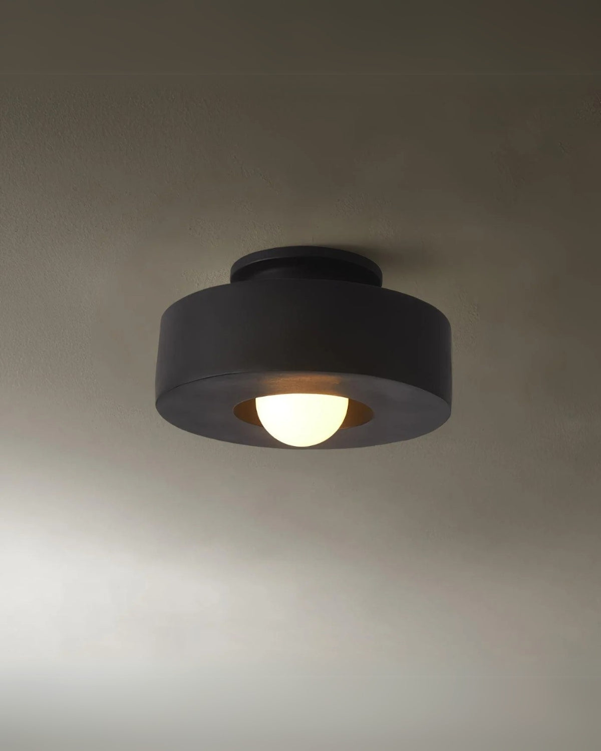 Plafonnier rond en résine avec LED intégrée pour intérieur minimaliste blanc chaud 30 cm éclairage moderne | Koossa