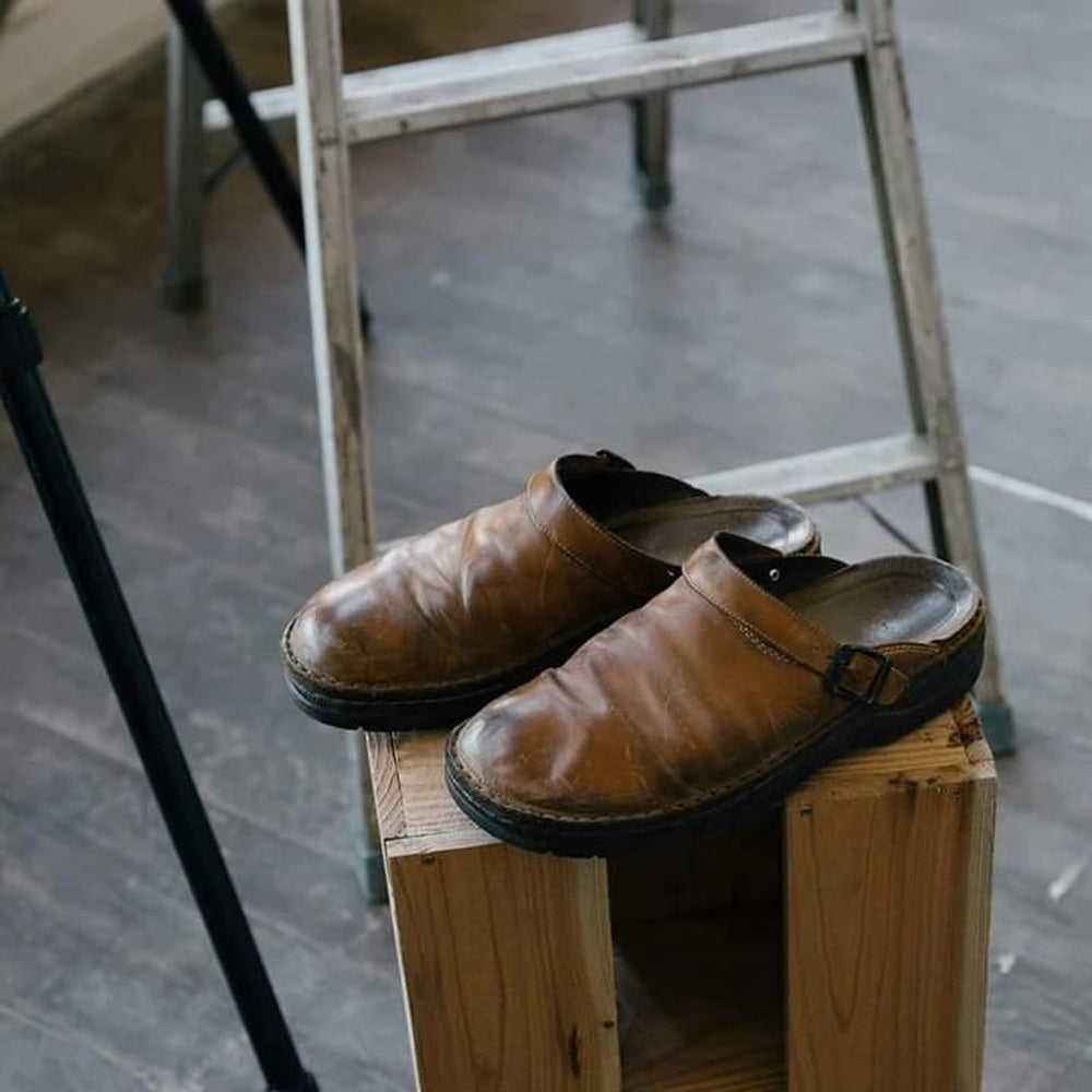 Men's Adjustable Leather Clogs — Everyday Comfort Shoes with Cushioned Footbed & Timeless Design | Koossa