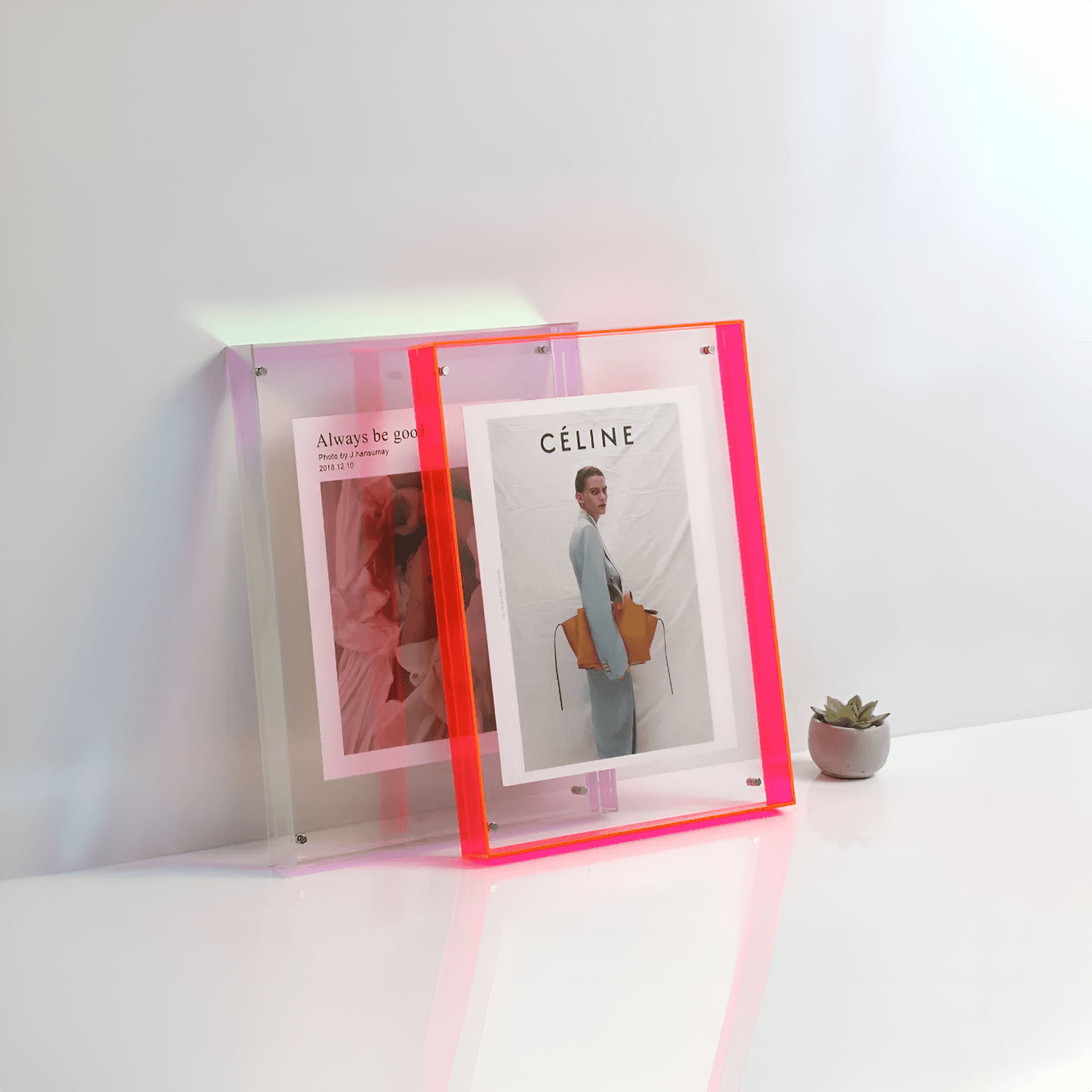 Cadre photo transparent acrylique sur pied ou mural format A4 A5 design minimaliste moderne décoration bureau | Koossa