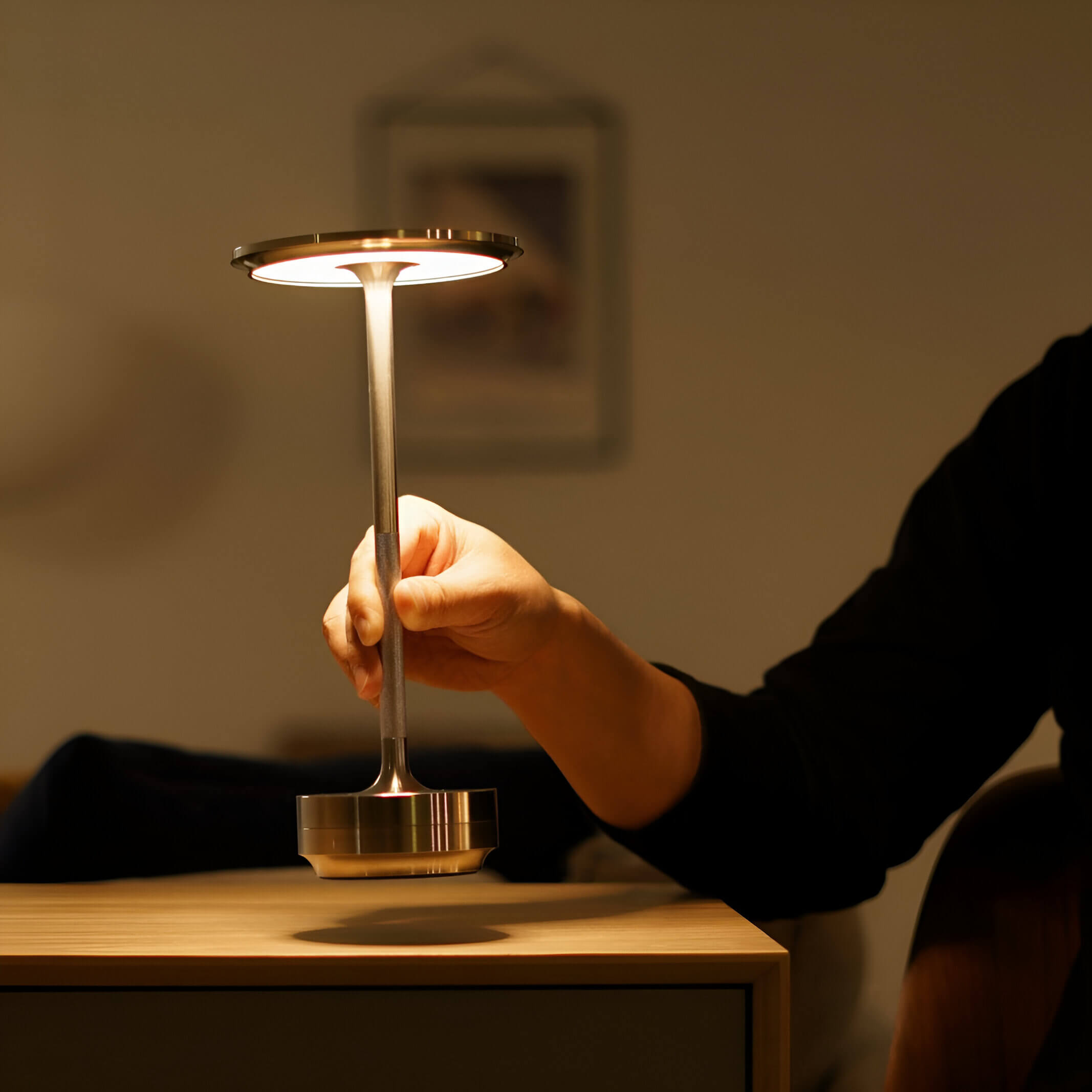 Lampe à poser sans fil tactile rechargeable dimmable LED ambiance élégante pour salon chambre terrasse extérieur | Koossa
