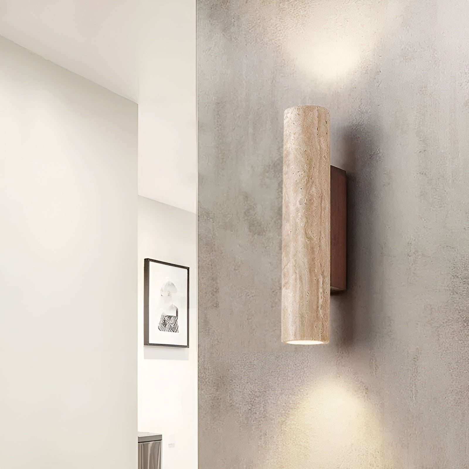 Applique murale en travertin naturel avec LED intégrée pour une ambiance chaleureuse et contemporaine élégante | Koossa