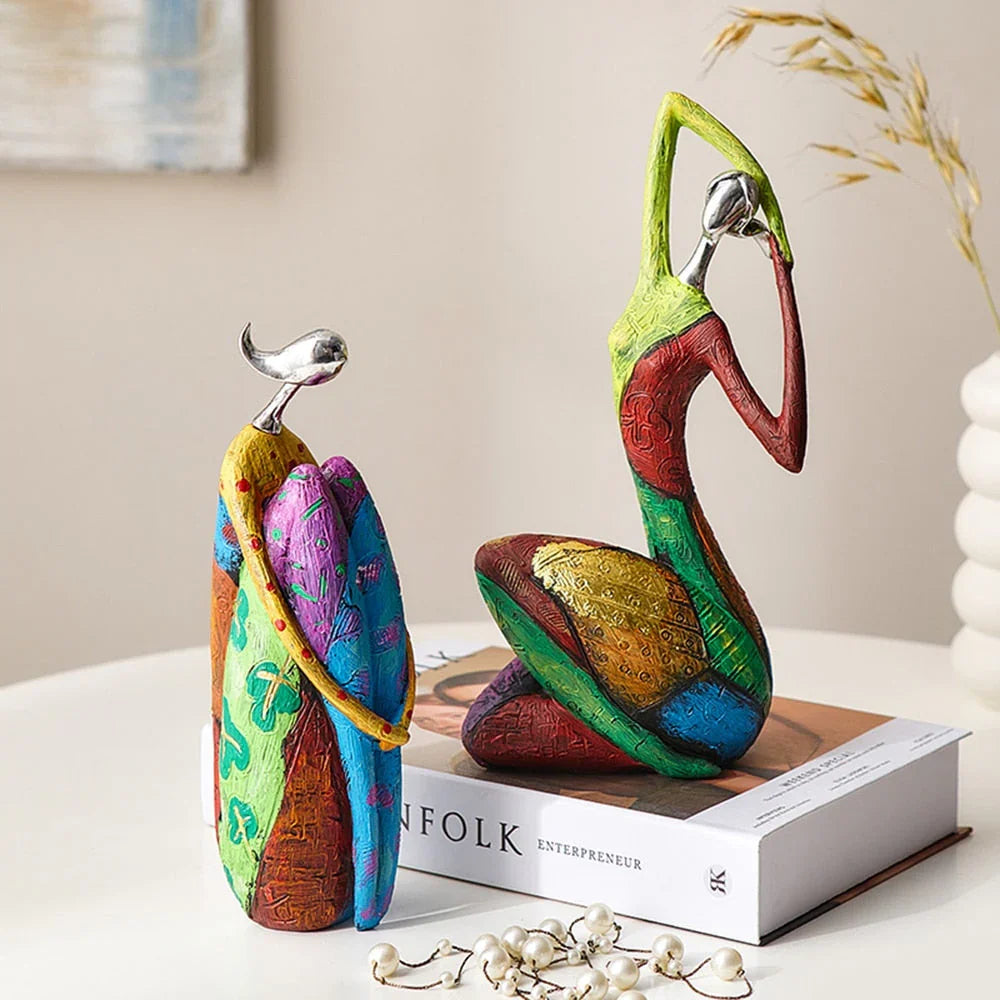Statuette féminine abstraite en résine peinte à la main pour décoration intérieure moderne et colorée | Koossa