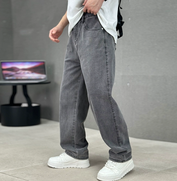 Men's Relaxed Straight-Leg Jeans in Organic Denim – Full-Length Trousers for Effortless Weekend Style | Koossa