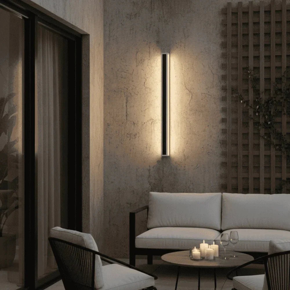 Applique murale LED extérieure moderne IP65 noire et blanche éclairage jardin balcon terrasse façade design | Koossa