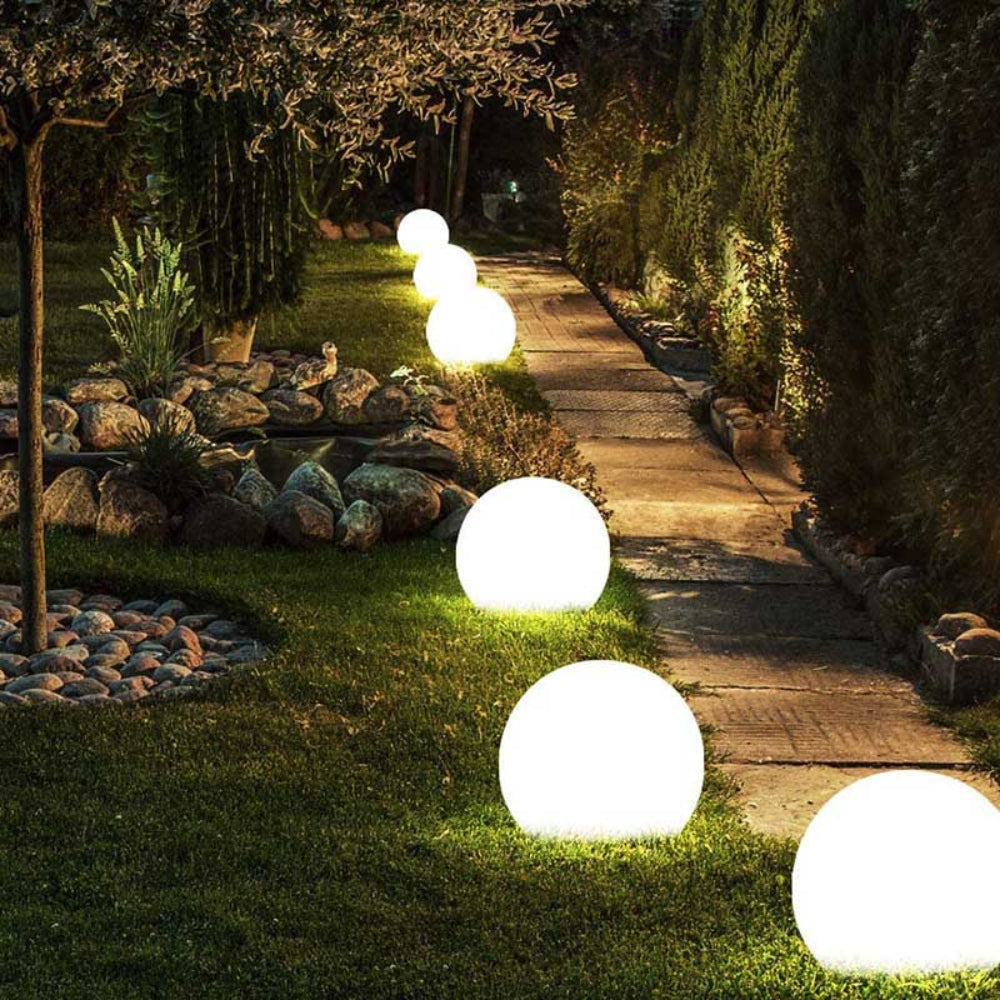 Sphère lumineuse LED rechargeable étanche multicolore ambiance pour jardin terrasse et intérieur moderne | Koossa