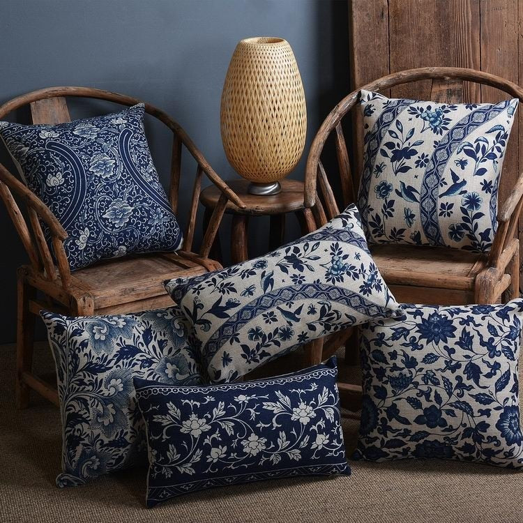 Housse de coussin en lin motif porcelaine bleue et blanche inspiration chinoise pour canapé et chambre | Koossa