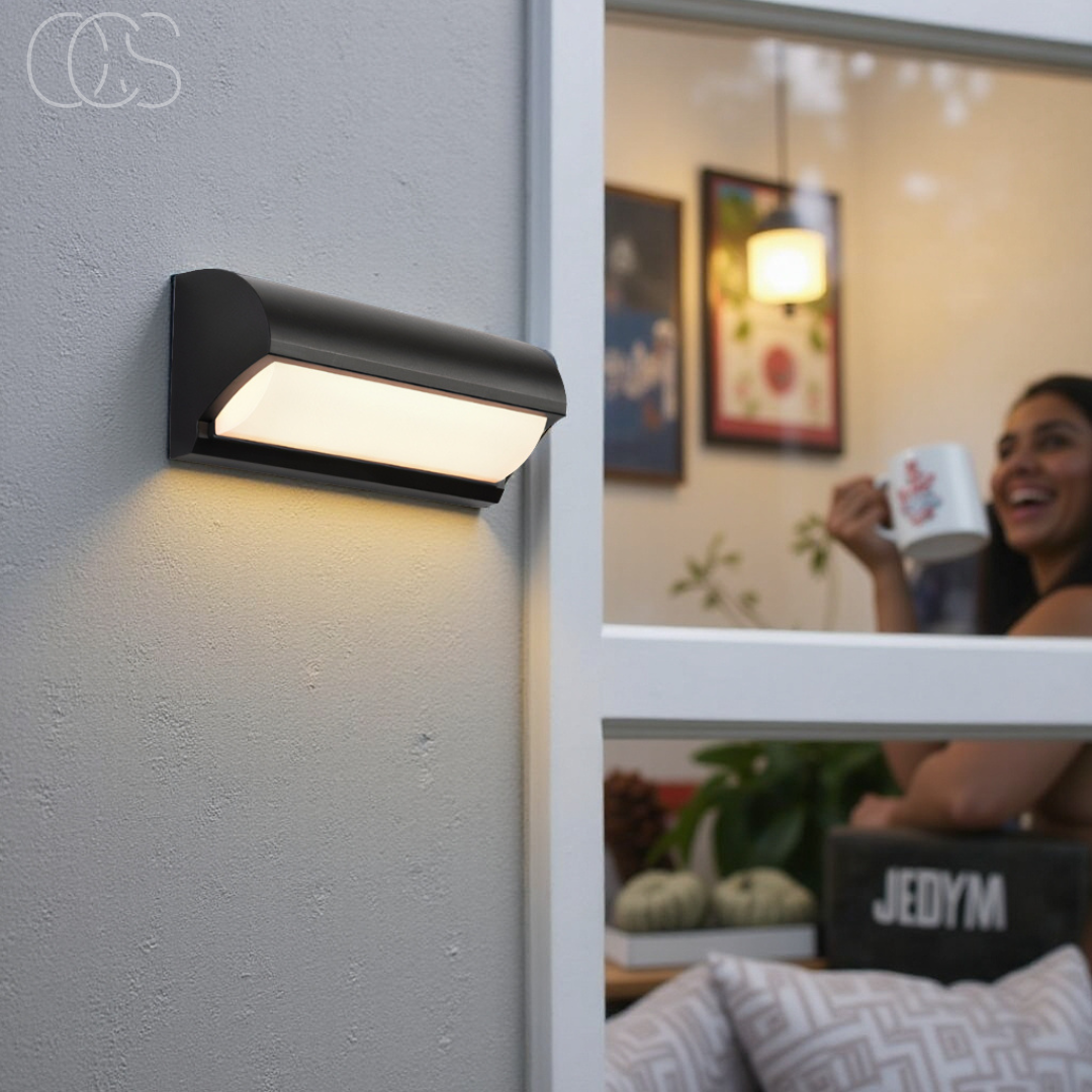 Applique murale LED noire étanche IP65 pour intérieur et extérieur avec éclairage blanc chaud 3000 K design moderne | Koossa