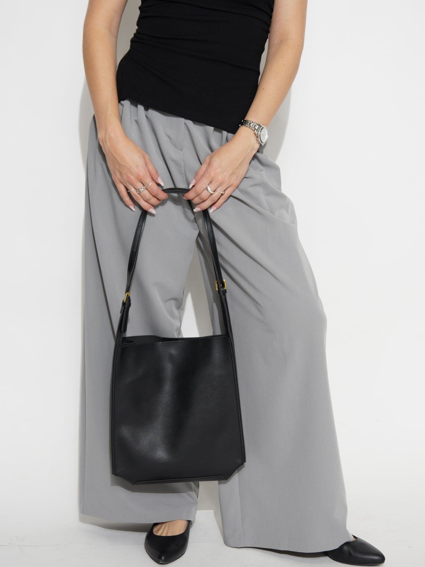 Structured Leather Shoulder Bag with Adjustable Strap and Secure Divider | Koossa