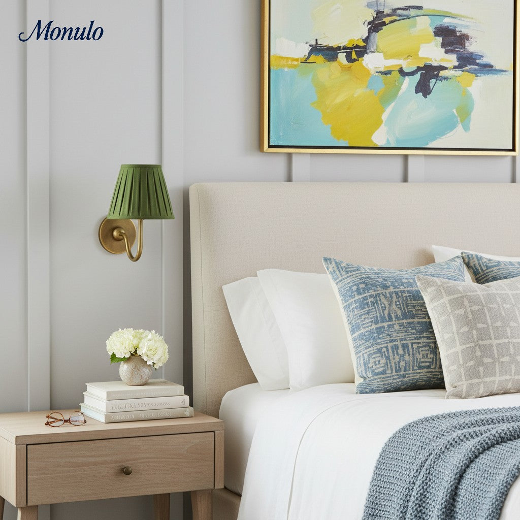Applique murale élégante à abat-jour plissé en tissu – Éclairage classique et raffiné pour chambre et salon | Koossa