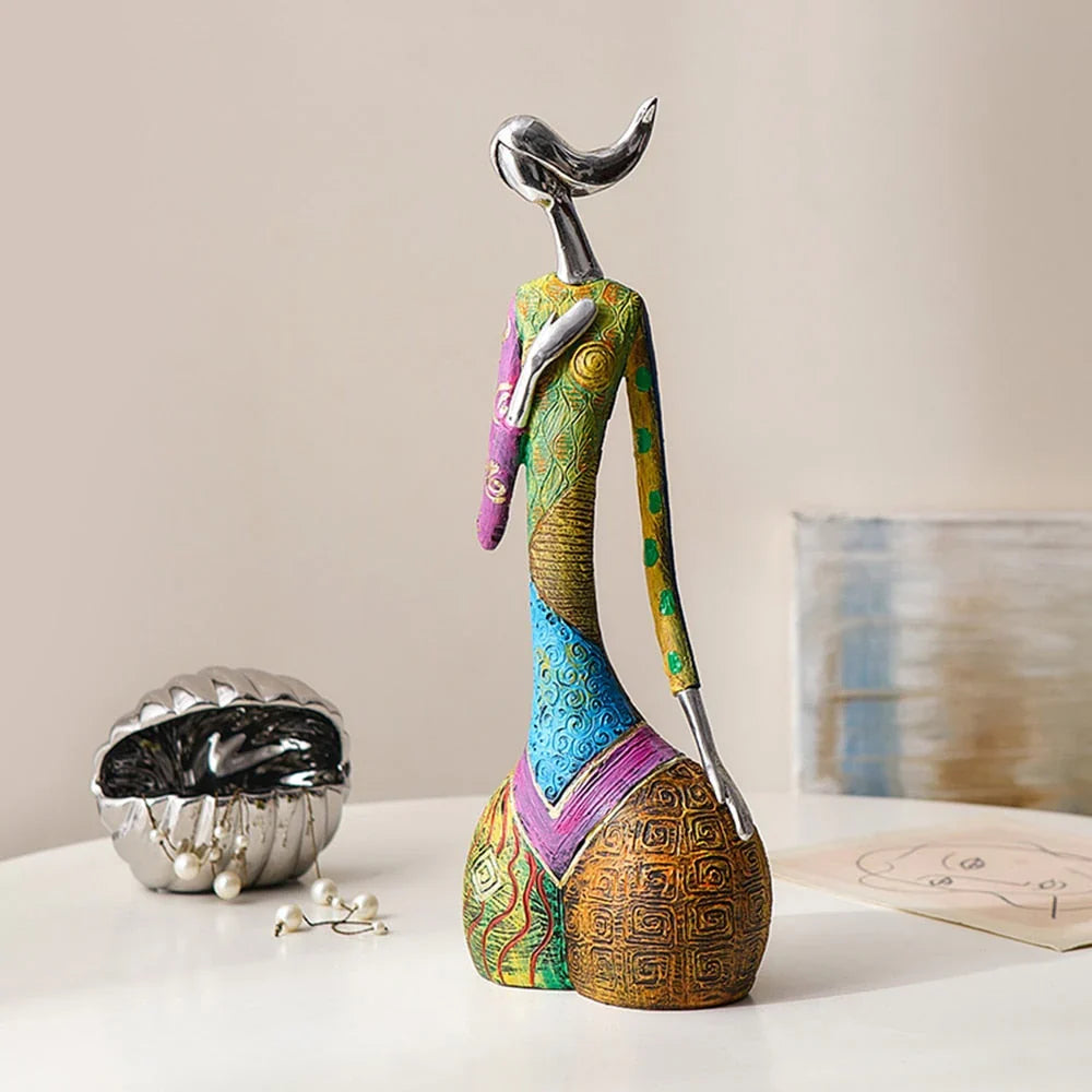 Statuette féminine abstraite en résine peinte à la main pour décoration intérieure moderne et colorée | Koossa